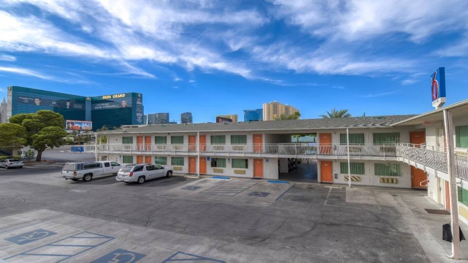 Motel 6 Tropicana 2