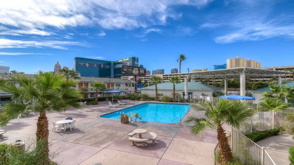 Motel 6 Tropicana 1