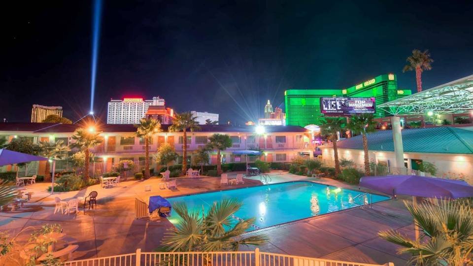 Motel 6 Tropicana 6