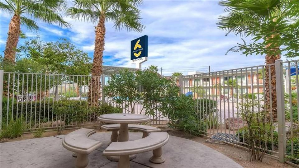 Motel 6 Tropicana 4